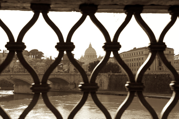 Lovelock Bridge, Rome